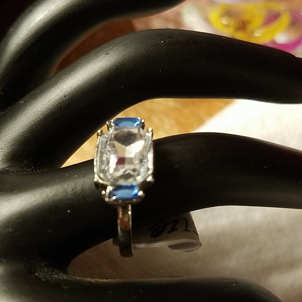 Beautiful Costume Jewelry Ring Size 8